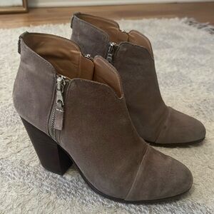 Rag & Bone Suede ankle boot!